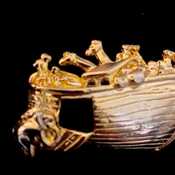 Noah's Ark Pin/Brooch branded AAi Gold-tone - Picture 5 of 7